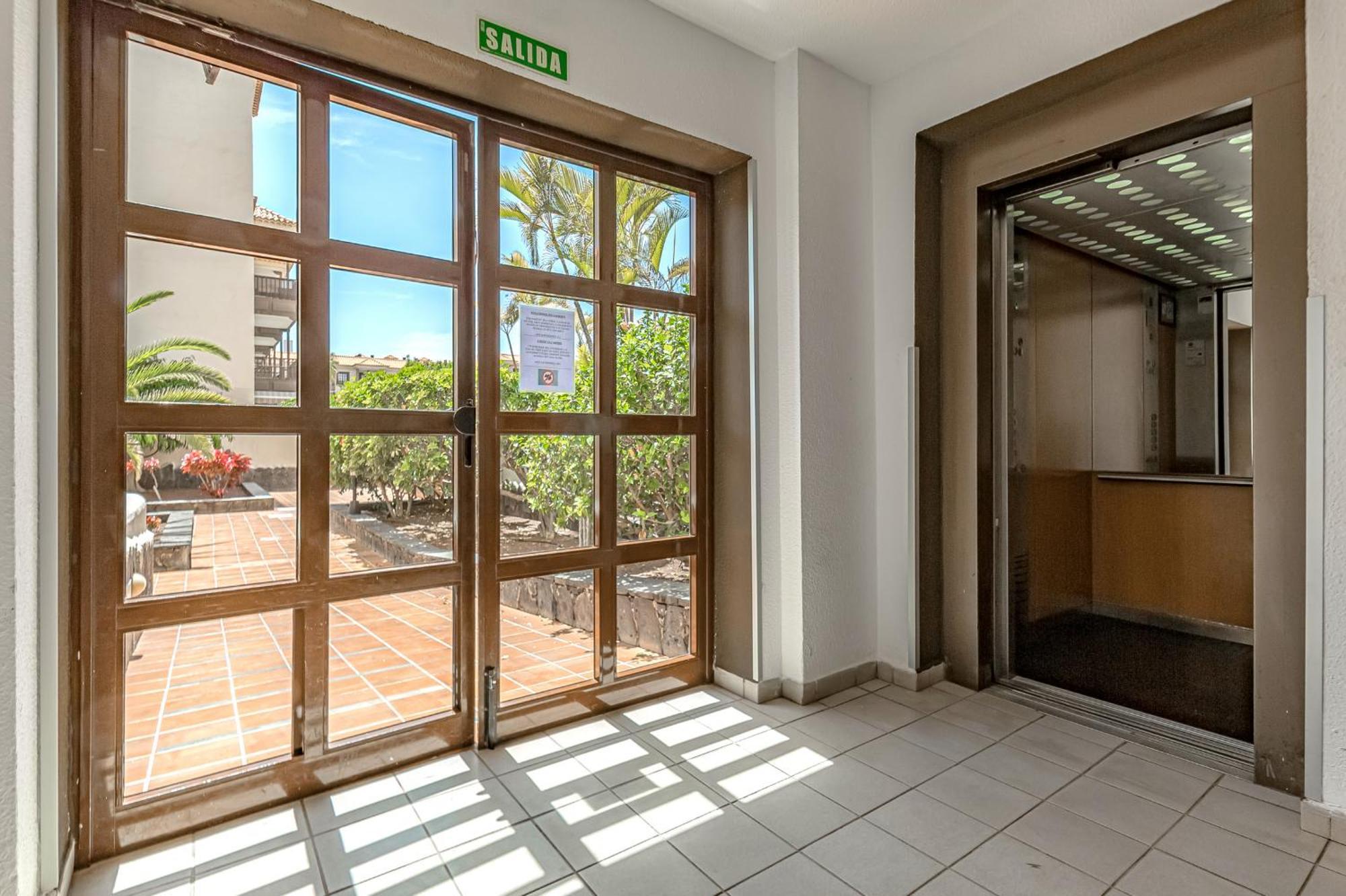 Atlantis 3 One Bedroom, Sea Front, In Complex With Pool Costa Del Silencio Exteriör bild